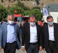 Adana Büyükşehir Belediye Başkanı Karalar İzmir'de deprem bölgesini ziyaret etti