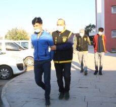 Adana’da bir kişiyi bıçaklayıp cep telefonunu gasbeden zanlılar tutuklandı