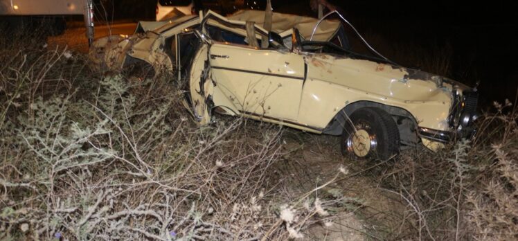 Adana'da otomobil şarampole devrildi: 1 yaralı
