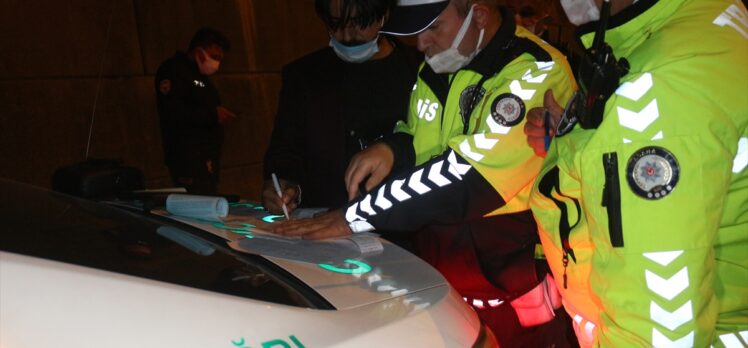 Adana'da sokağa çıkma kısıtlamasına uymayan alkollü sürücü kovalamaca sonucu yakalandı