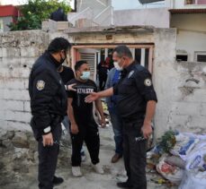 Adana'da tadilat yapılan evde üzerine duvar devrilen kişi yaralandı