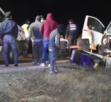 GÜNCELLEME – Afyonkarahisar'da yolcu otobüsü ile kamyonet çarpıştı: 1 ölü, 5 yaralı