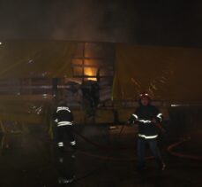 Anadolu Otoyolu'nda park halindeki tekstil yüklü tırda yangın çıktı
