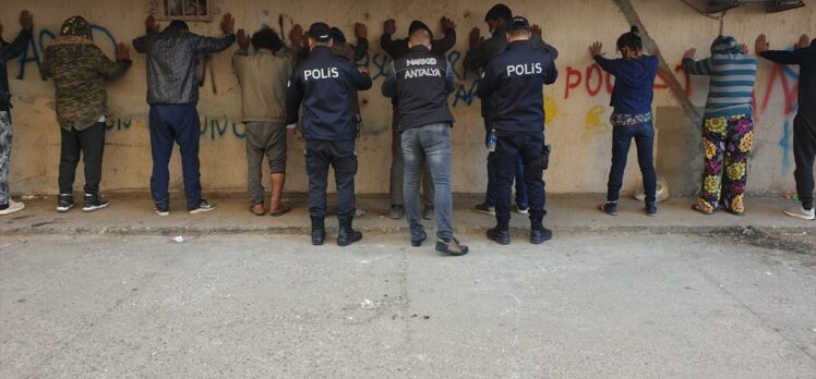 Antalya'da 300 polisle uyuşturucu operasyonu