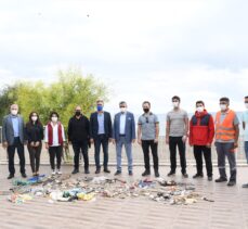 Antalya'da “Deniz Çöpleri İzleme Programı” kapsamında sahil temizliği yapıldı