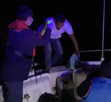 Aydın'da Türk karasularına geri itilen 25 sığınmacı kurtarıldı
