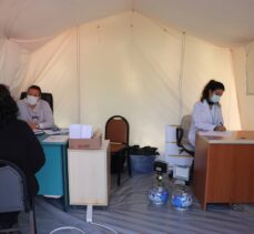 Bir yılda iki büyük deprem yaşayan doktor çadır kentte çocuklar için mesai yapıyor