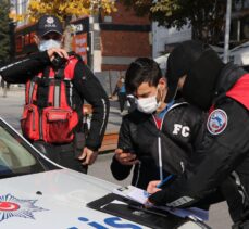 Bolu'da polis ekipleri sigara içen ve maske takmayanlara ceza uyguladı