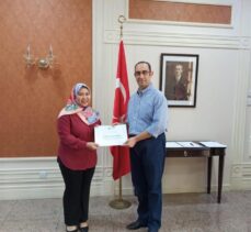 Brunei'de Yunus Emre Enstitüsünün Türkçe kursunu bitirenler sertifikalarını aldı