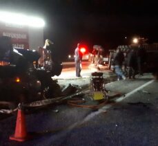 Denizli'de otomobil traktör römorkuna çarptı: 1 ölü, 2 yaralı