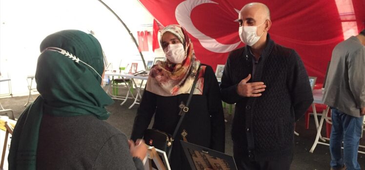Evladına kavuşan aile sevincini Diyarbakır anneleriyle paylaştı