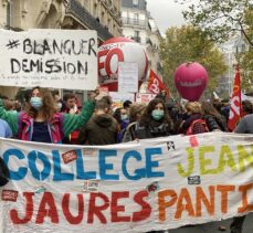 Fransa’da Kovid-19 grevindeki öğretmenlerden protesto