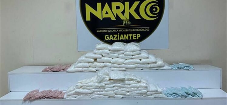 Gaziantep'te 50,5 kilogram metamfetamin ve 28 bin uyuşturucu hap yakalandı