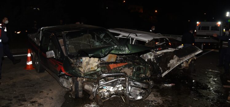Giresun'da kamyonet ile otomobil çarpıştı: 2 ölü, 2 yaralı