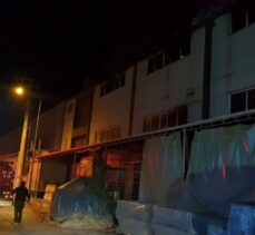 GÜNCELLEME – İnegöl'de mobilya fabrikasında çıkan yangın söndürüldü