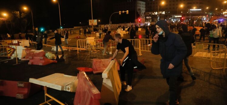 İspanya'da Kovid-19 önlemlerine karşı protestolarda sokaklar savaş alanına döndü