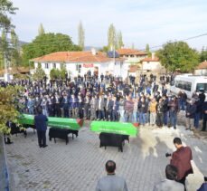 İzmir'deki depremde ölen babaanne ve 4 torunu Çorum'da toprağa verildi