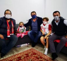 Karşıyaka Spor Kulübü Başkanı Turgay Büyükkarcı'dan minik Ayda'ya ziyaret