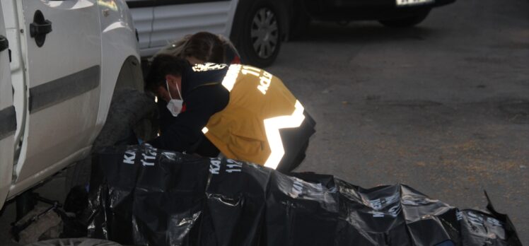 Kayseri'de bir kişi lastiğini değiştirmeye çalıştığı aracının yanında ölü bulundu