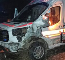 Kayseri'de şarampole devrilen ambulanstaki 3 kişi yaralandı
