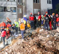 Marmara ve Düzce depremlerindeki tecrübeleriyle İzmirlilerin yardımına koştular