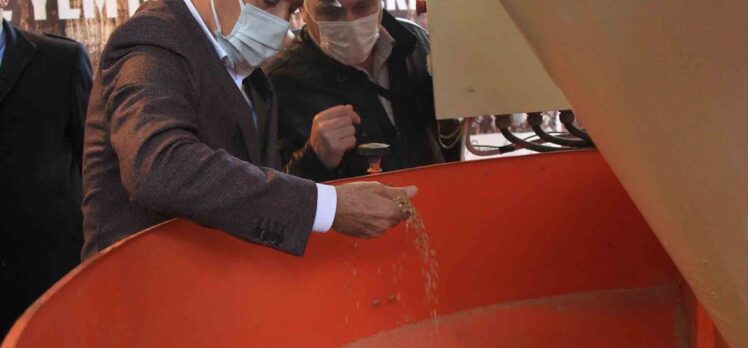 Samsun'da maliyeti azaltıp üretimi artırmak için çiftçiye yem kırma makinesi dağıtılacak