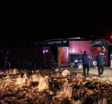 GÜNCELLEME – Şanlıurfa'da Irak uyrukluları taşıyan yolcu otobüsü devrildi: 29 yaralı