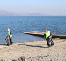 Sapanca Gölü'nün çevresi farkındalık oluşturmak amacıyla temizlendi