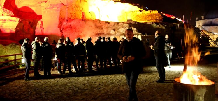 Sosyal medya fenomenleri tarihi Kayaşehir'de kamp ateşi yaktı