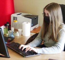 Uluslararası İnternet Bilgisayar Klavye birincisi Tuğçe şampiyonluğu kaptırmak istemiyor