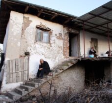 Uşak'ta köyünde yalnız yaşayan yaşlı kadından kayboldu