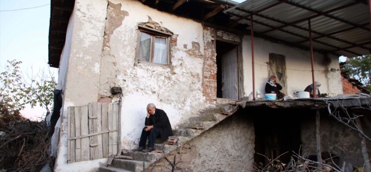 Uşak'ta köyünde yalnız yaşayan yaşlı kadından kayboldu