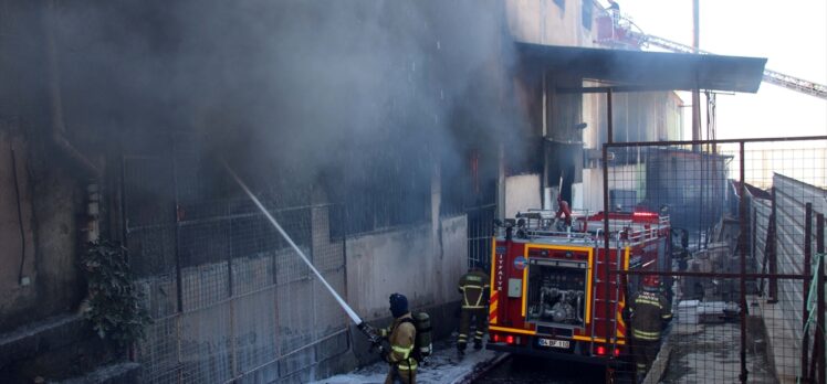 GÜNCELLEME – Uşak'taki fabrika yangını kontrol altına alındı