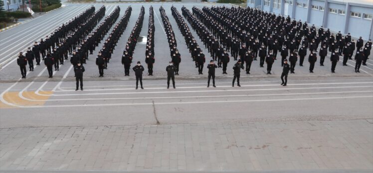 Yozgat'ta eğitim gören polis adayları öğretmenleri unutmadı