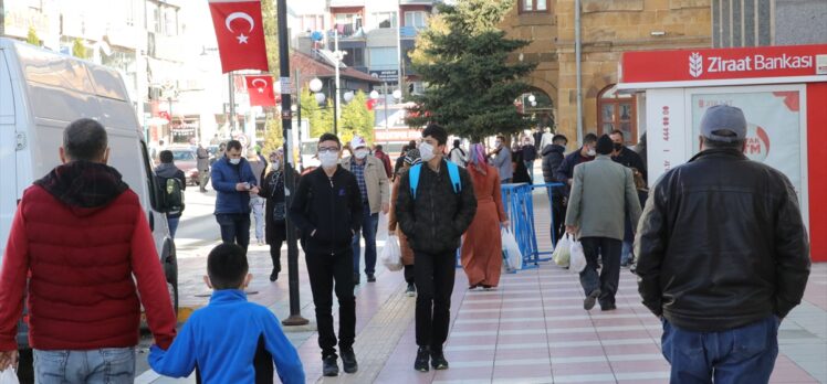 Kırşehir, Nevşehir ve Yozgat'ta Kovid-19 önlemleri kapsamında sigara içme yasağına uyuluyor
