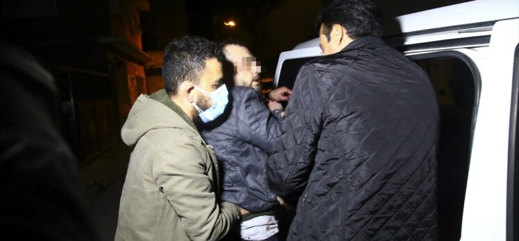 Adana'da anne ve babasını bıçakla rehin alan kişi gözaltına alındı