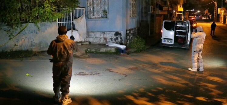Adana'da boğazından bıçaklanan kişi hayatını kaybetti