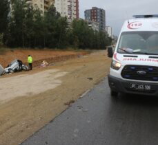 Adana'da otomobil devrildi: 5 yaralı
