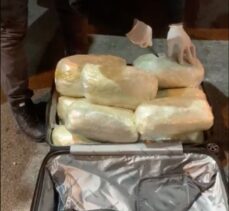 Adana'da valizinden uyuşturucu çıkan yolcu tutuklandı