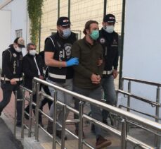 Adana'daki rüşvet operasyonunda gözaltına alınan 17 şüpheli adliyeye sevk edildi