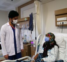 KOVİD-19 HASTALARI YAŞADIKLARINI ANLATIYOR – Ambulans uçakla Samsun'a getirilen Afgan doktor Türkiye'ye minnettar