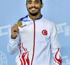 Avrupa Erkekler Artistik Cimnastik Şampiyonası'nda milli sporcu Ferhat Arıcan, paralel bar aletinde altın madalya kazandı.