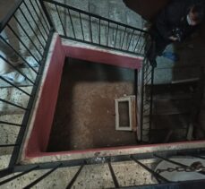 Aydın'da 5 katlı apartmanın çatısından düşen genç, hayatını kaybetti