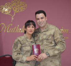 Aydın'da asker çift, üniformalarıyla dünyaevine girdi