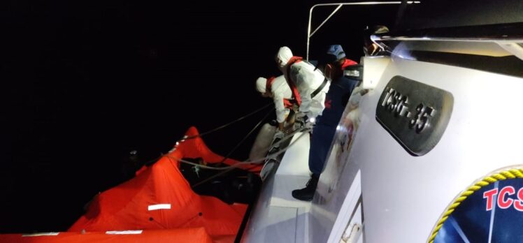 Aydın'da Türk kara sularına itilen 72 sığınmacı kurtarıldı