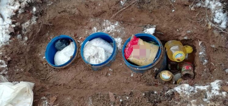 Bitlis'te tespit edilen 3 sığınakta ele geçirilen malzemeler imha edildi