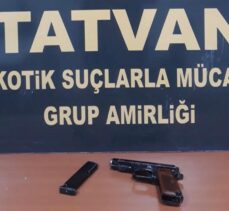 Bitlis'te üzerinde ruhsatsız silah ele geçirilen şüpheli gözaltına alındı