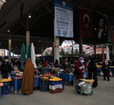 Burdur'da karantinada olması gereken 10 kişi semt pazarında yakalandı