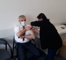 Bursa İl Sağlık Müdürü Dr. Fevzi Yavuzyılmaz, Kovid-19 aşı çalışması için gönüllü oldu