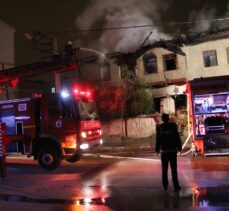 Denizli'de iki katlı binada çıkan yangın hasara neden oldu
